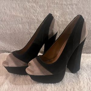 NWOB Steve Madden size 8 suede heels